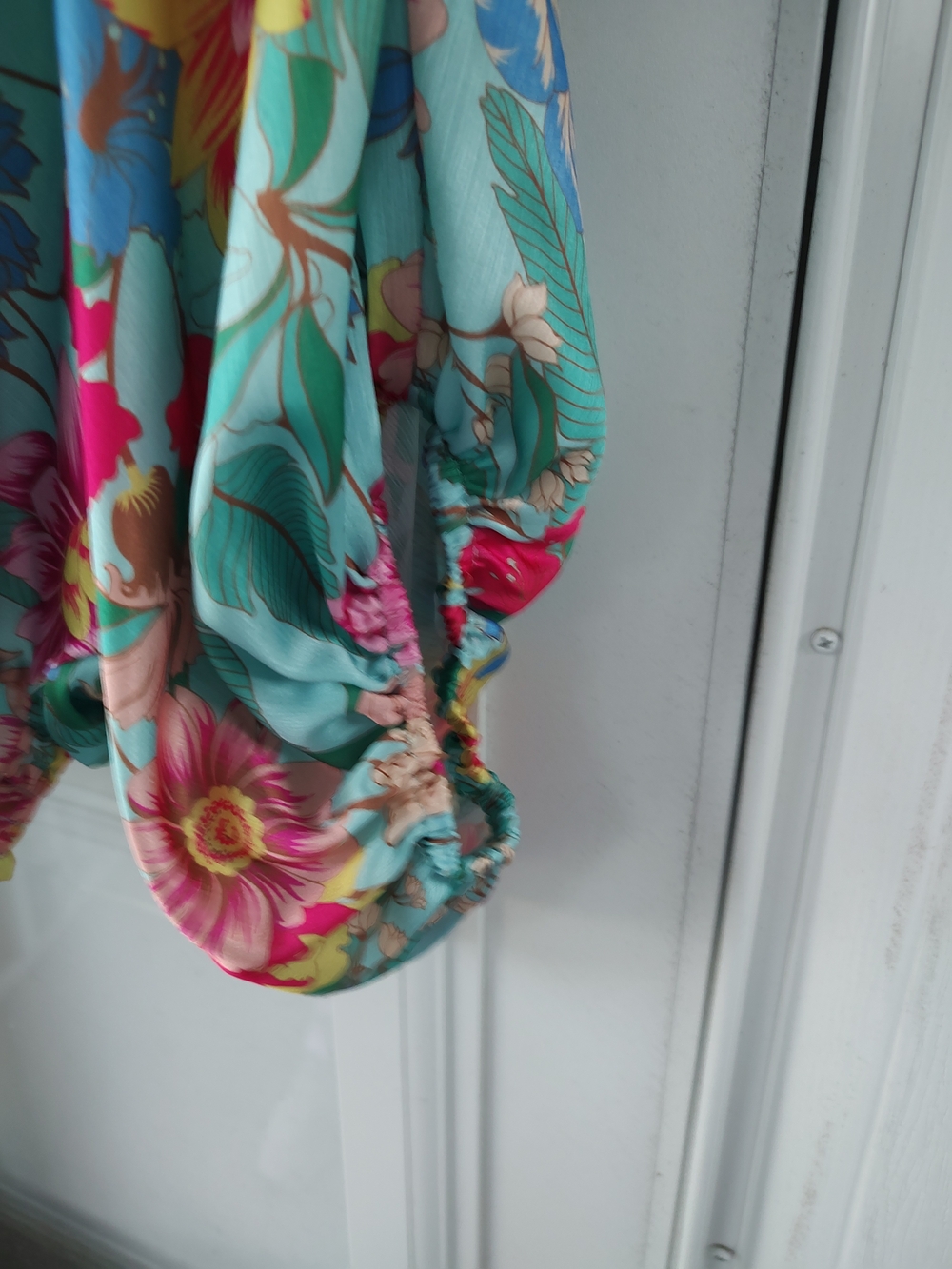 Umgee Floral V-Neck Balloon Sleeve Blouse in Aqua Multi - Picture 5 of 7